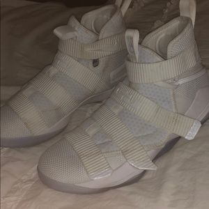 Lebron soldier 11